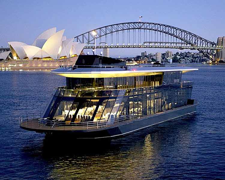 Star ship sydney in harbour